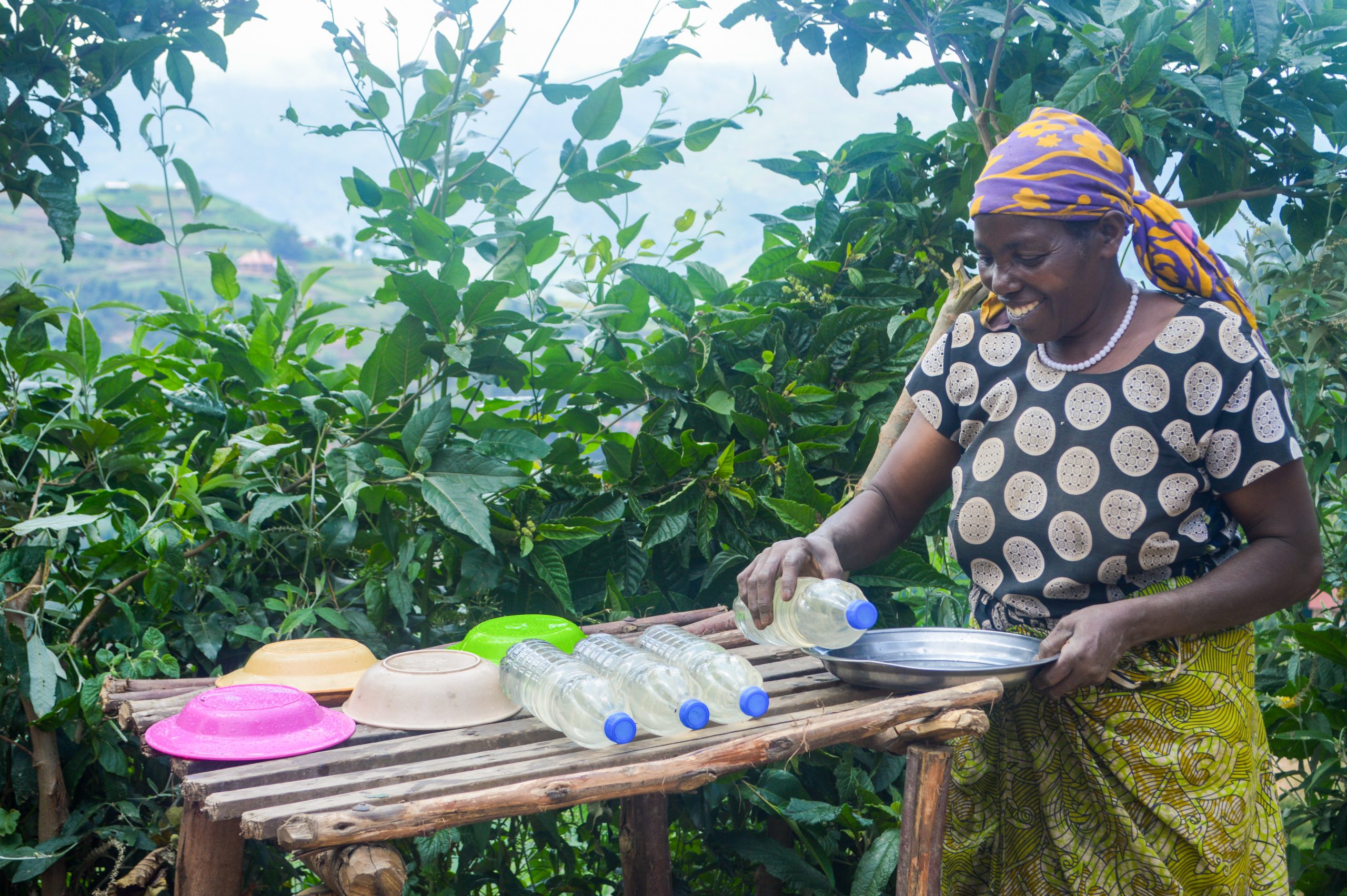Boniconcilla laying SODIS bottles on a rack